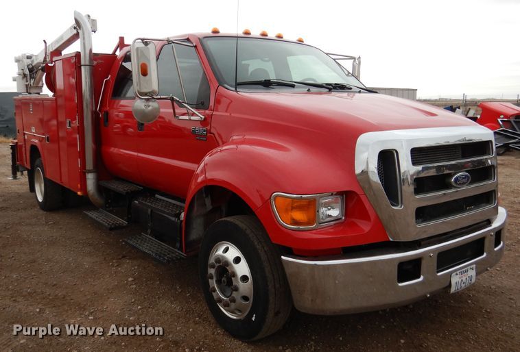 image for item DI0015 2006 Ford F650 Super Duty service truck with crane