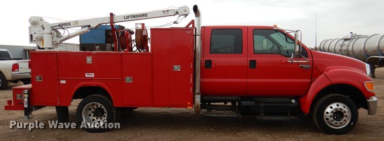 image for item DI0015 2006 Ford F650 Super Duty service truck with crane