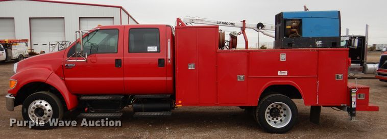image for item DI0015 2006 Ford F650 Super Duty service truck with crane