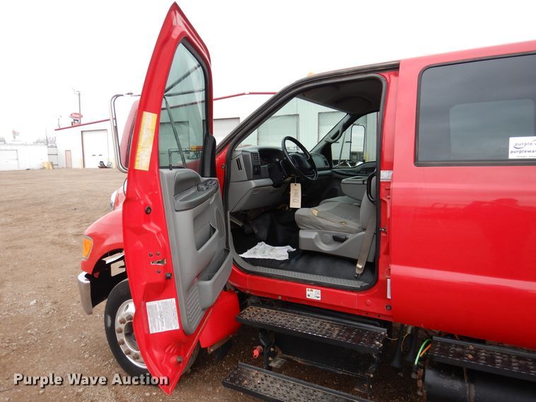 image for item DI0015 2006 Ford F650 Super Duty service truck with crane