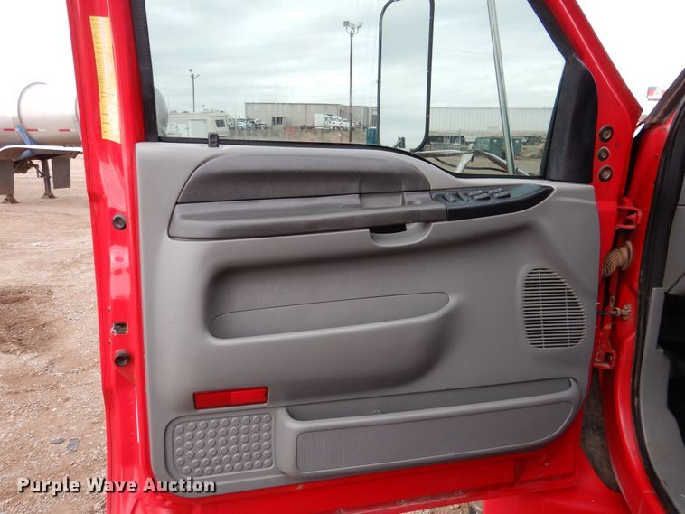 image for item DI0015 2006 Ford F650 Super Duty service truck with crane