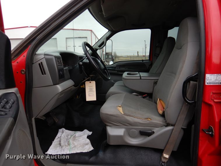 image for item DI0015 2006 Ford F650 Super Duty service truck with crane