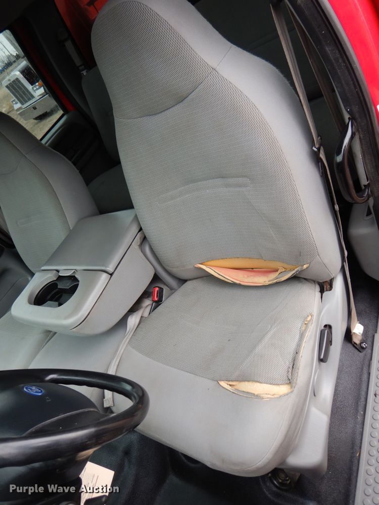 image for item DI0015 2006 Ford F650 Super Duty service truck with crane