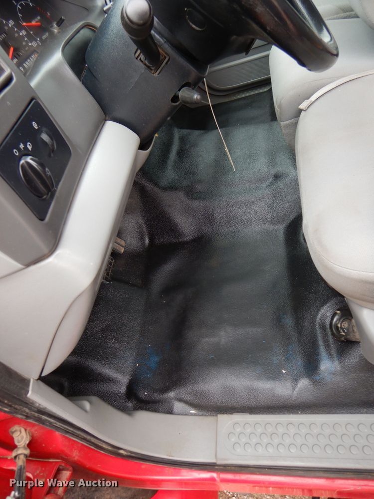 image for item DI0015 2006 Ford F650 Super Duty service truck with crane