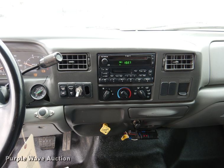 image for item DI0015 2006 Ford F650 Super Duty service truck with crane