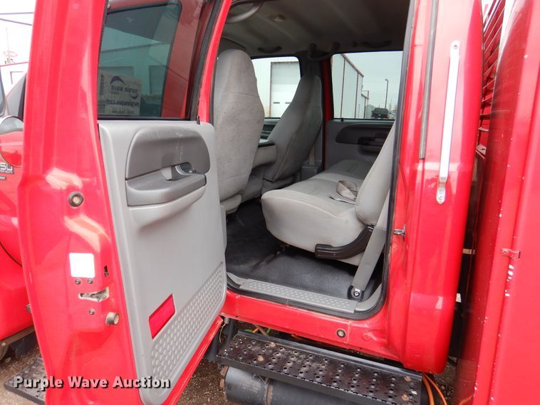 image for item DI0015 2006 Ford F650 Super Duty service truck with crane