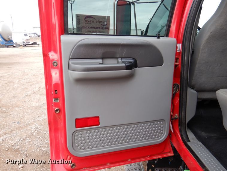 image for item DI0015 2006 Ford F650 Super Duty service truck with crane