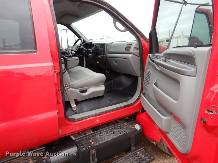 image for item DI0015 2006 Ford F650 Super Duty service truck with crane