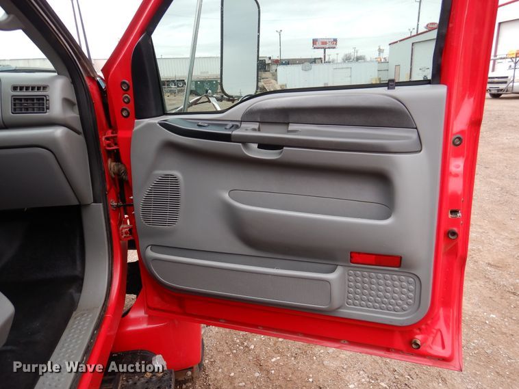 image for item DI0015 2006 Ford F650 Super Duty service truck with crane