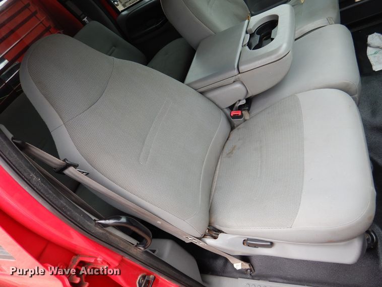 image for item DI0015 2006 Ford F650 Super Duty service truck with crane