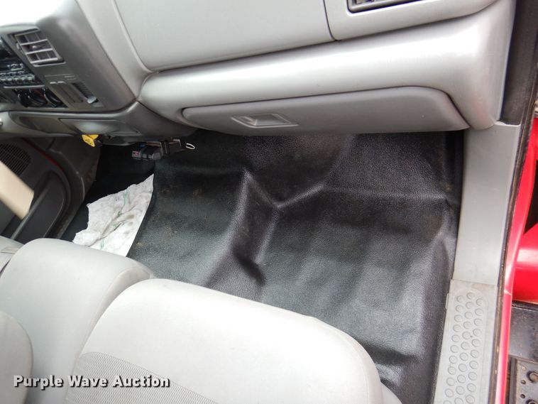 image for item DI0015 2006 Ford F650 Super Duty service truck with crane