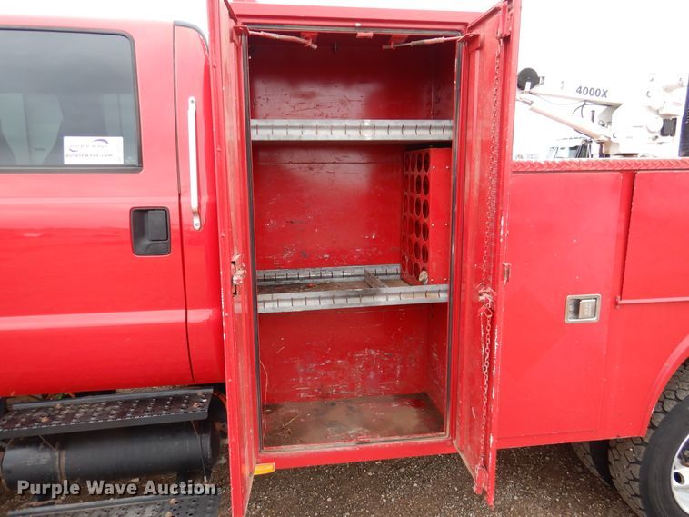 image for item DI0015 2006 Ford F650 Super Duty service truck with crane