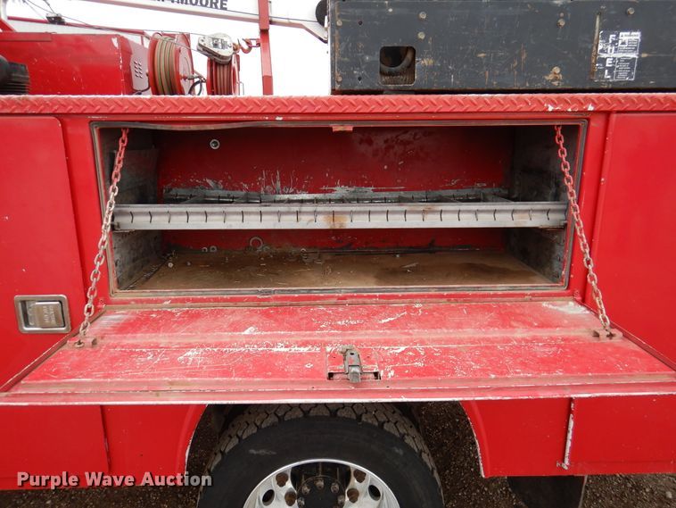 image for item DI0015 2006 Ford F650 Super Duty service truck with crane