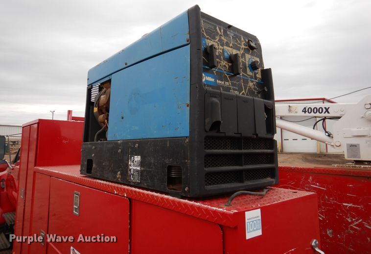 image for item DI0015 2006 Ford F650 Super Duty service truck with crane