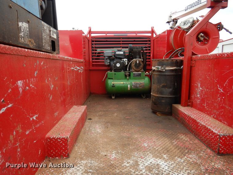 image for item DI0015 2006 Ford F650 Super Duty service truck with crane