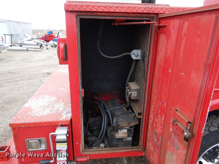 image for item DI0015 2006 Ford F650 Super Duty service truck with crane