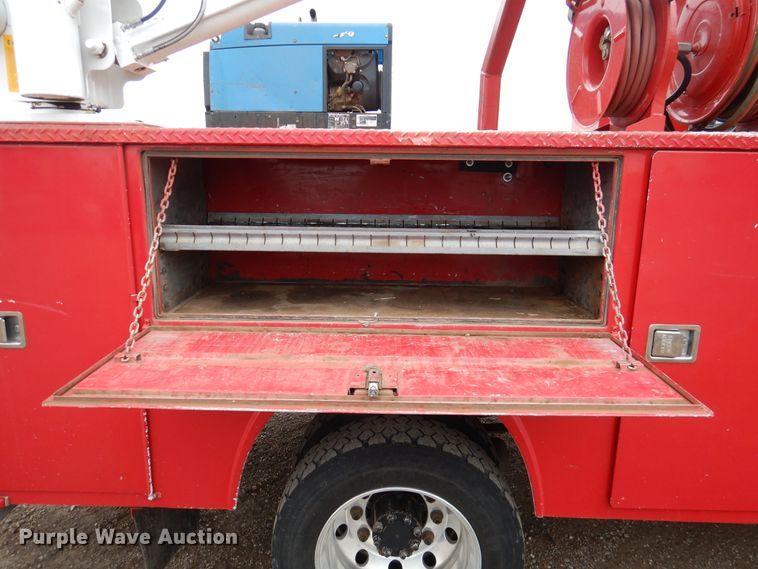 image for item DI0015 2006 Ford F650 Super Duty service truck with crane