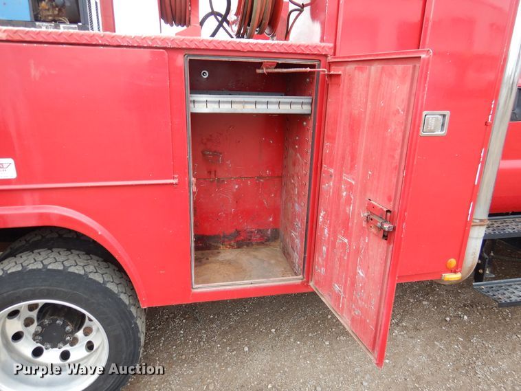 image for item DI0015 2006 Ford F650 Super Duty service truck with crane