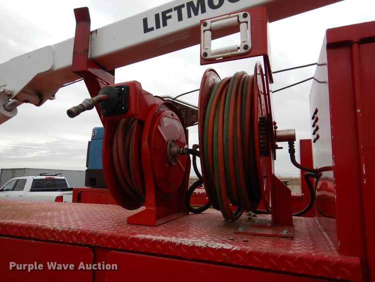 image for item DI0015 2006 Ford F650 Super Duty service truck with crane