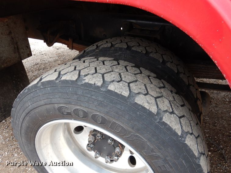 image for item DI0015 2006 Ford F650 Super Duty service truck with crane