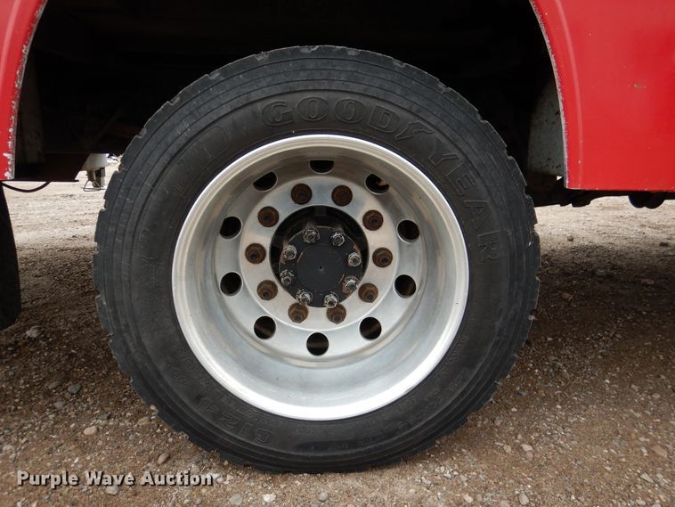 image for item DI0015 2006 Ford F650 Super Duty service truck with crane