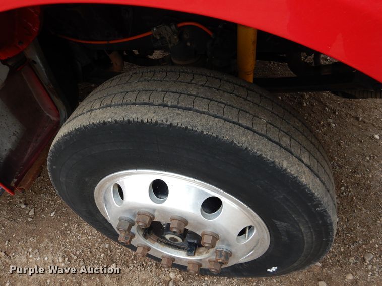 image for item DI0015 2006 Ford F650 Super Duty service truck with crane