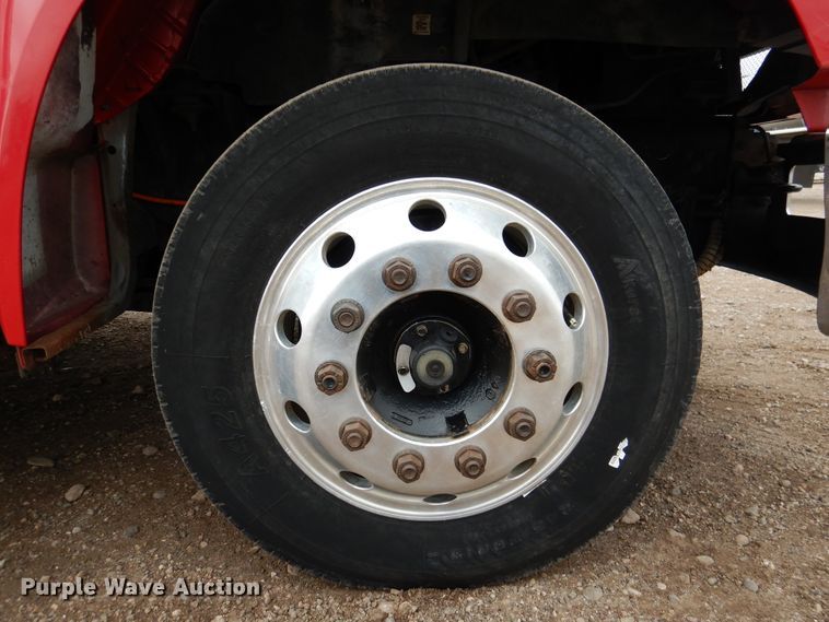 image for item DI0015 2006 Ford F650 Super Duty service truck with crane