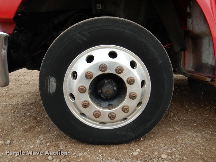 image for item DI0015 2006 Ford F650 Super Duty service truck with crane