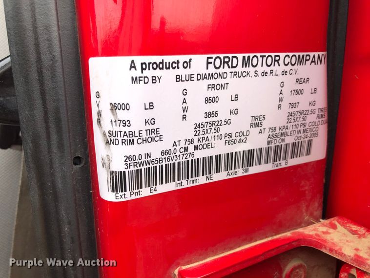 image for item DI0015 2006 Ford F650 Super Duty service truck with crane