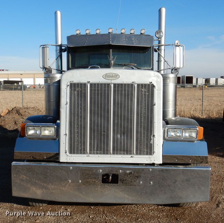 image for item DI0016 1996 Peterbilt 379 semi truck