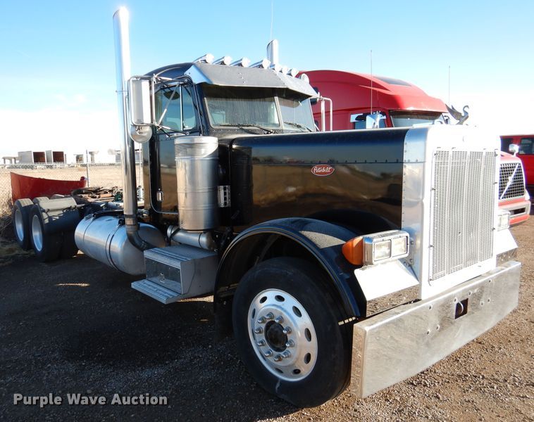 image for item DI0016 1996 Peterbilt 379 semi truck