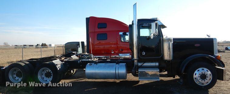 image for item DI0016 1996 Peterbilt 379 semi truck