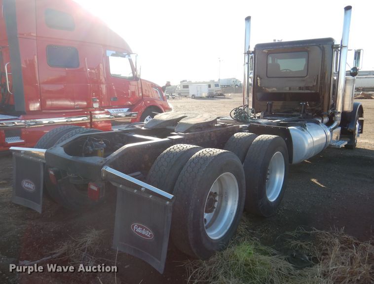 image for item DI0016 1996 Peterbilt 379 semi truck