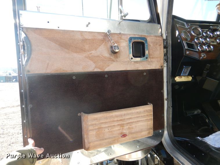 image for item DI0016 1996 Peterbilt 379 semi truck