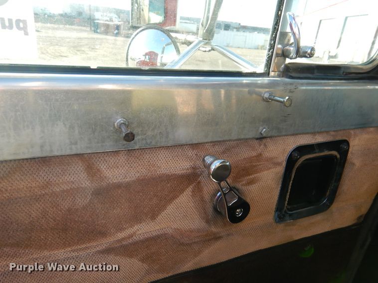 image for item DI0016 1996 Peterbilt 379 semi truck