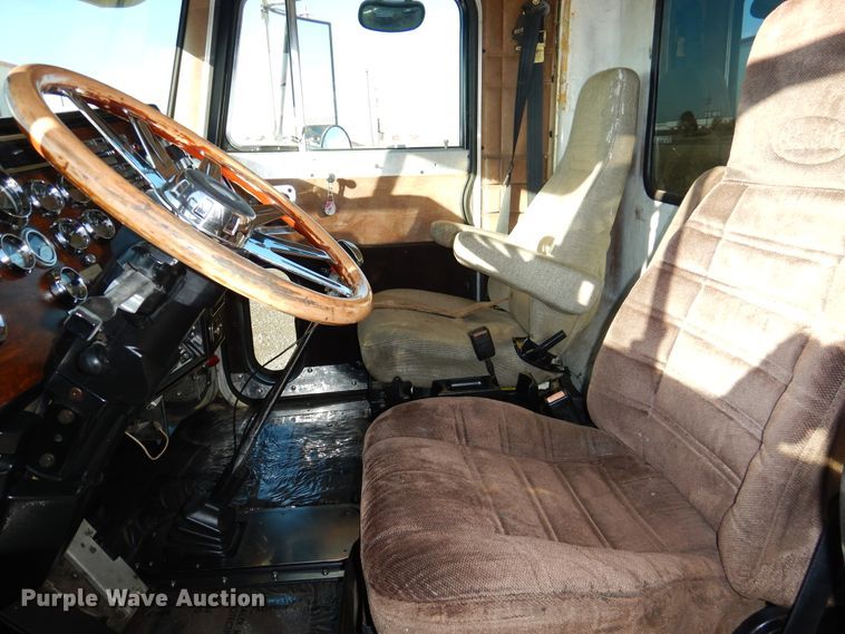 image for item DI0016 1996 Peterbilt 379 semi truck