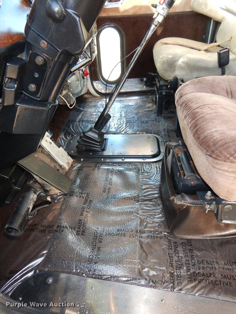 image for item DI0016 1996 Peterbilt 379 semi truck