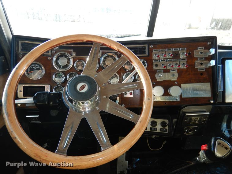 image for item DI0016 1996 Peterbilt 379 semi truck