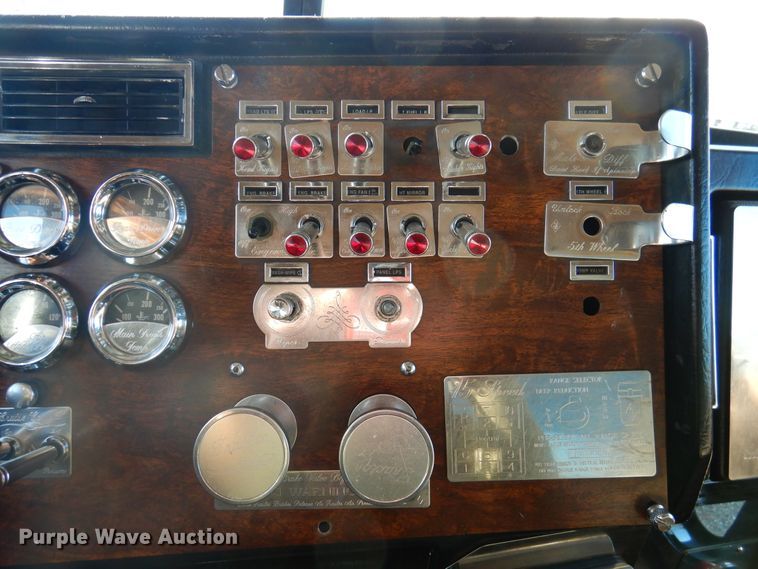 image for item DI0016 1996 Peterbilt 379 semi truck