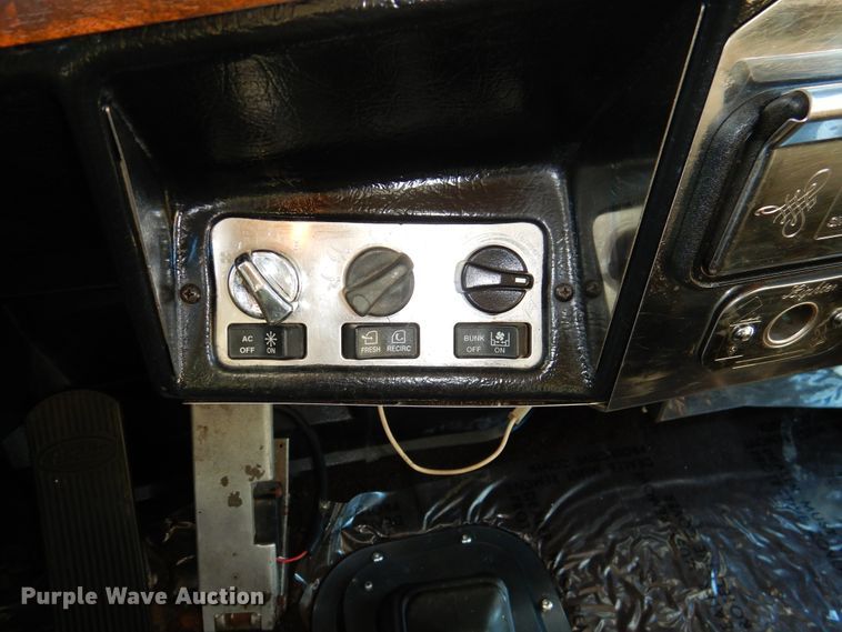 image for item DI0016 1996 Peterbilt 379 semi truck