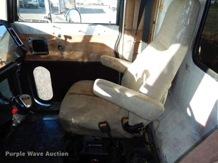 image for item DI0016 1996 Peterbilt 379 semi truck