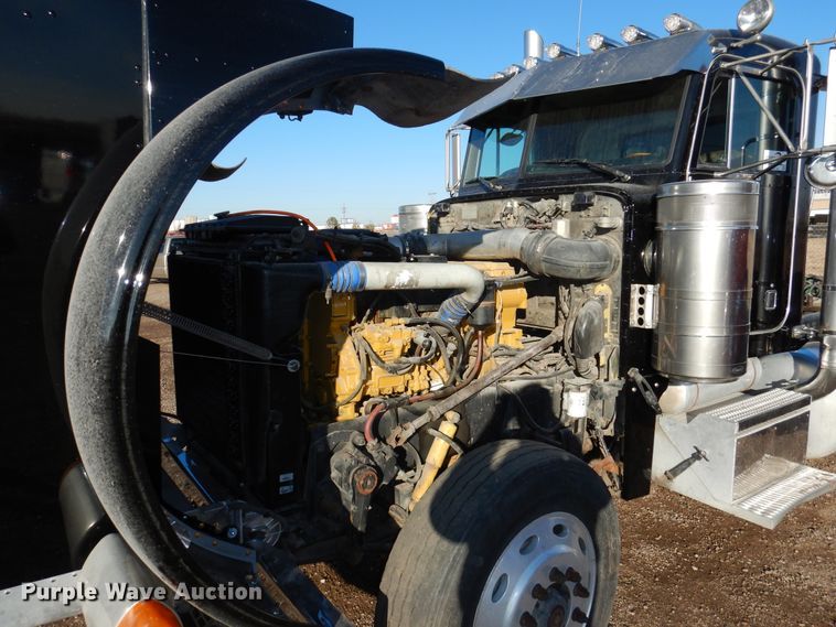 image for item DI0016 1996 Peterbilt 379 semi truck