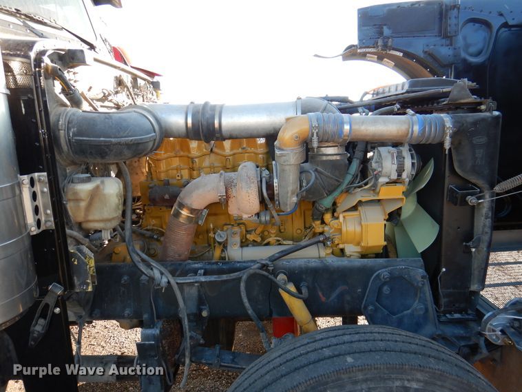 image for item DI0016 1996 Peterbilt 379 semi truck