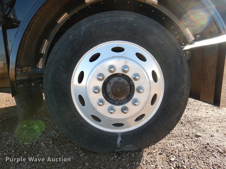 image for item DI0016 1996 Peterbilt 379 semi truck