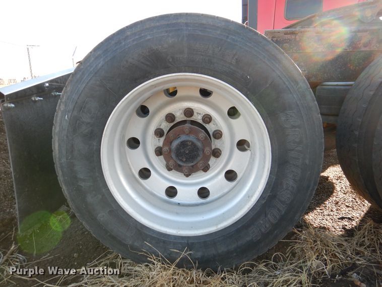 image for item DI0016 1996 Peterbilt 379 semi truck