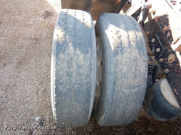 image for item DI0016 1996 Peterbilt 379 semi truck