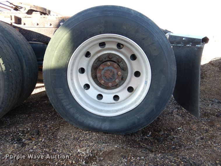 image for item DI0016 1996 Peterbilt 379 semi truck