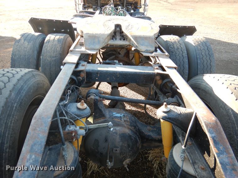 image for item DI0016 1996 Peterbilt 379 semi truck