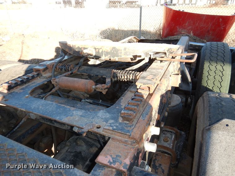 image for item DI0016 1996 Peterbilt 379 semi truck