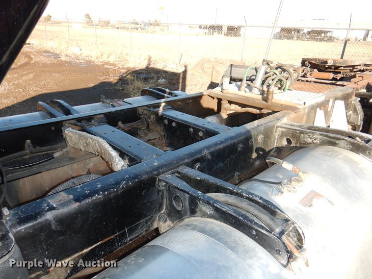 image for item DI0016 1996 Peterbilt 379 semi truck